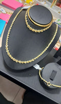 Beautiful 10KT Italy Rope Set ✨
Includes chain and bracelet in classic twisted rope style.