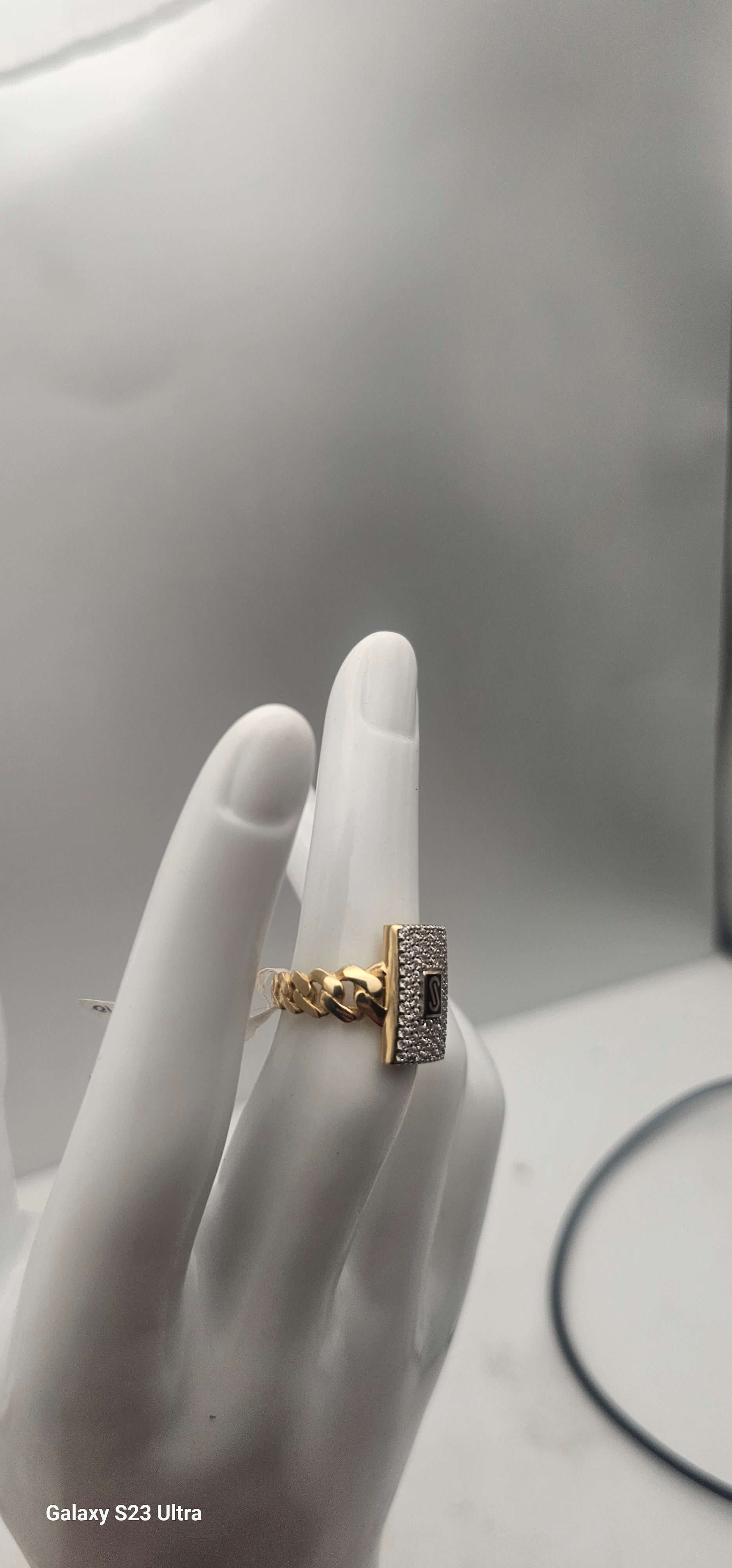 10KT Gold Monaco Style Ring – Size 7.2
