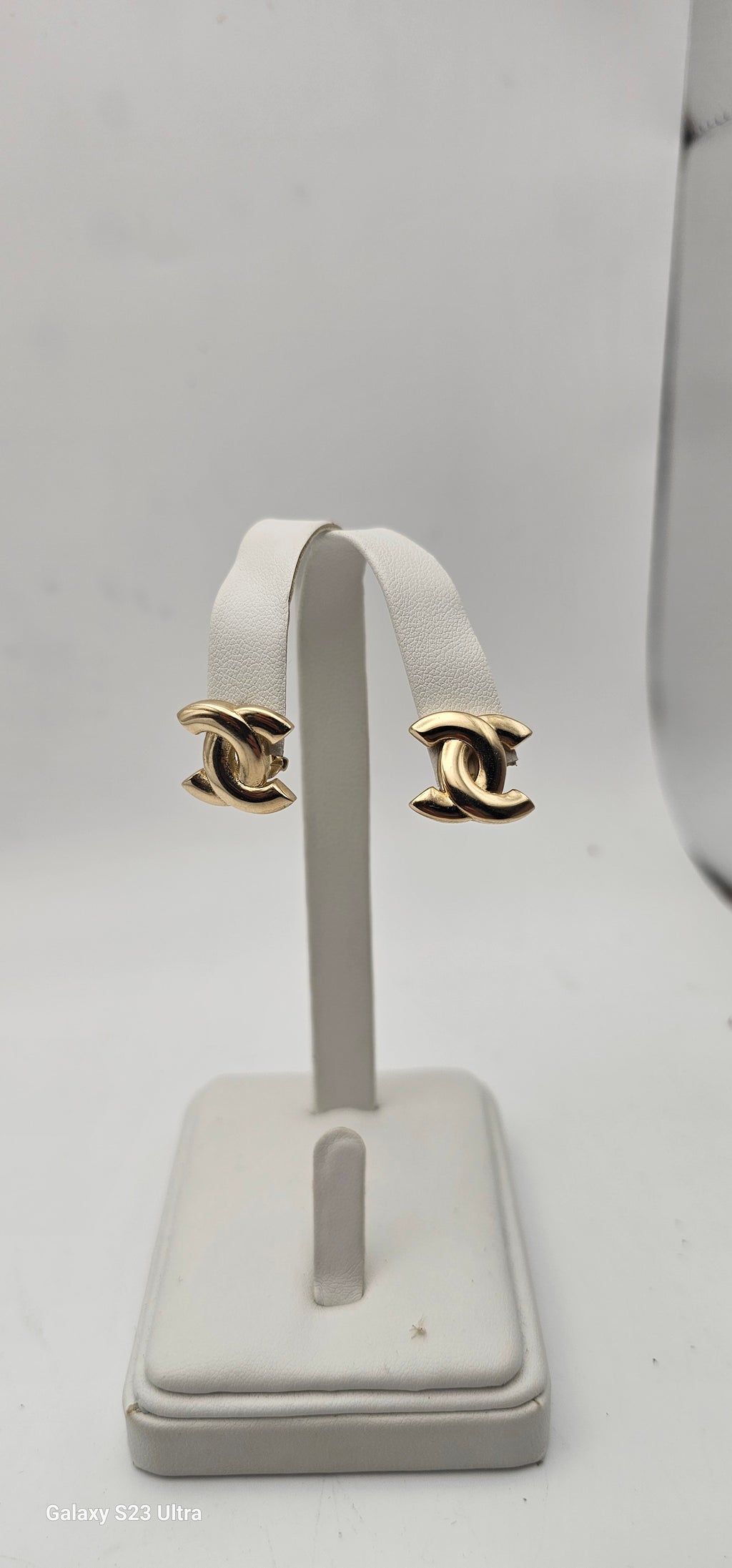 Omega earrings (CC 10 KT)