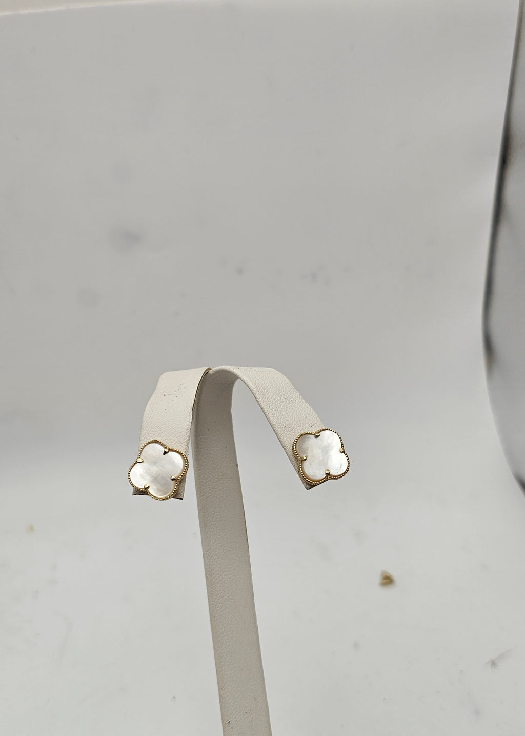 Aretes 10 kt madre perla
