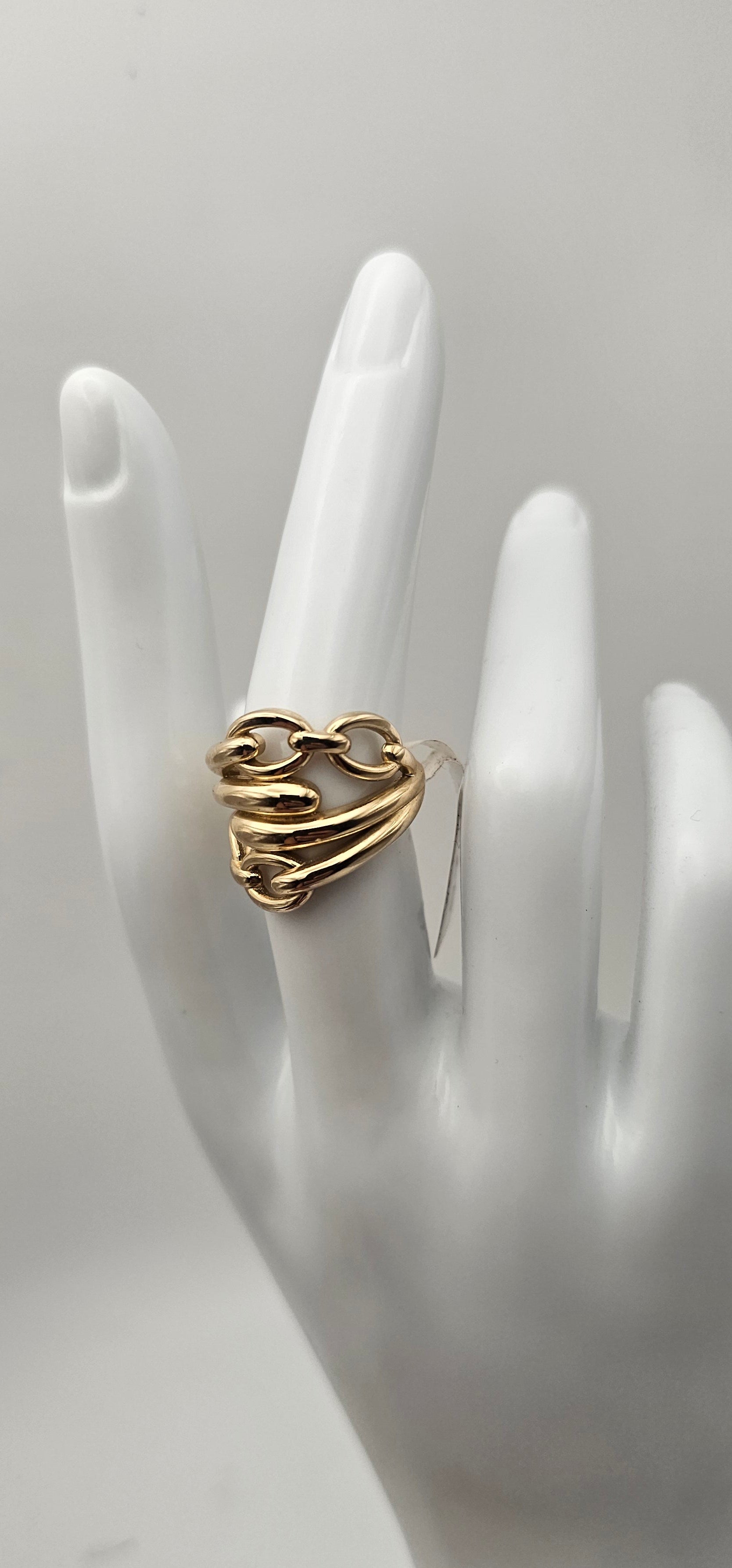 Beautiful ring 10 KT Zize 7