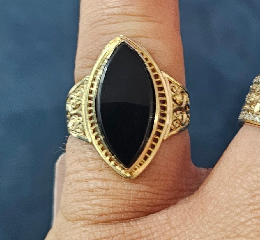 Hermoso anillo 10 kt zize 8