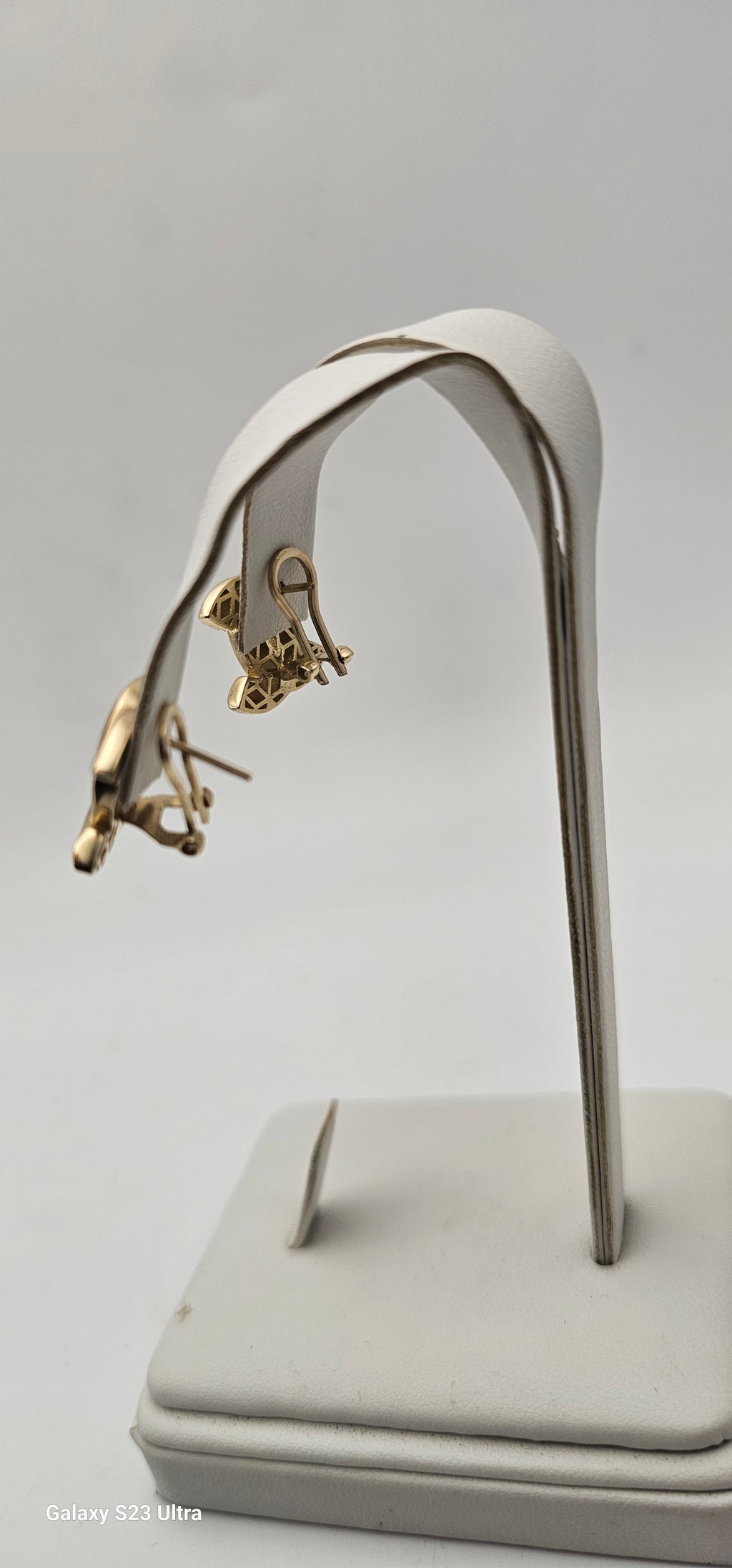 Omega earrings (CC 10 KT)