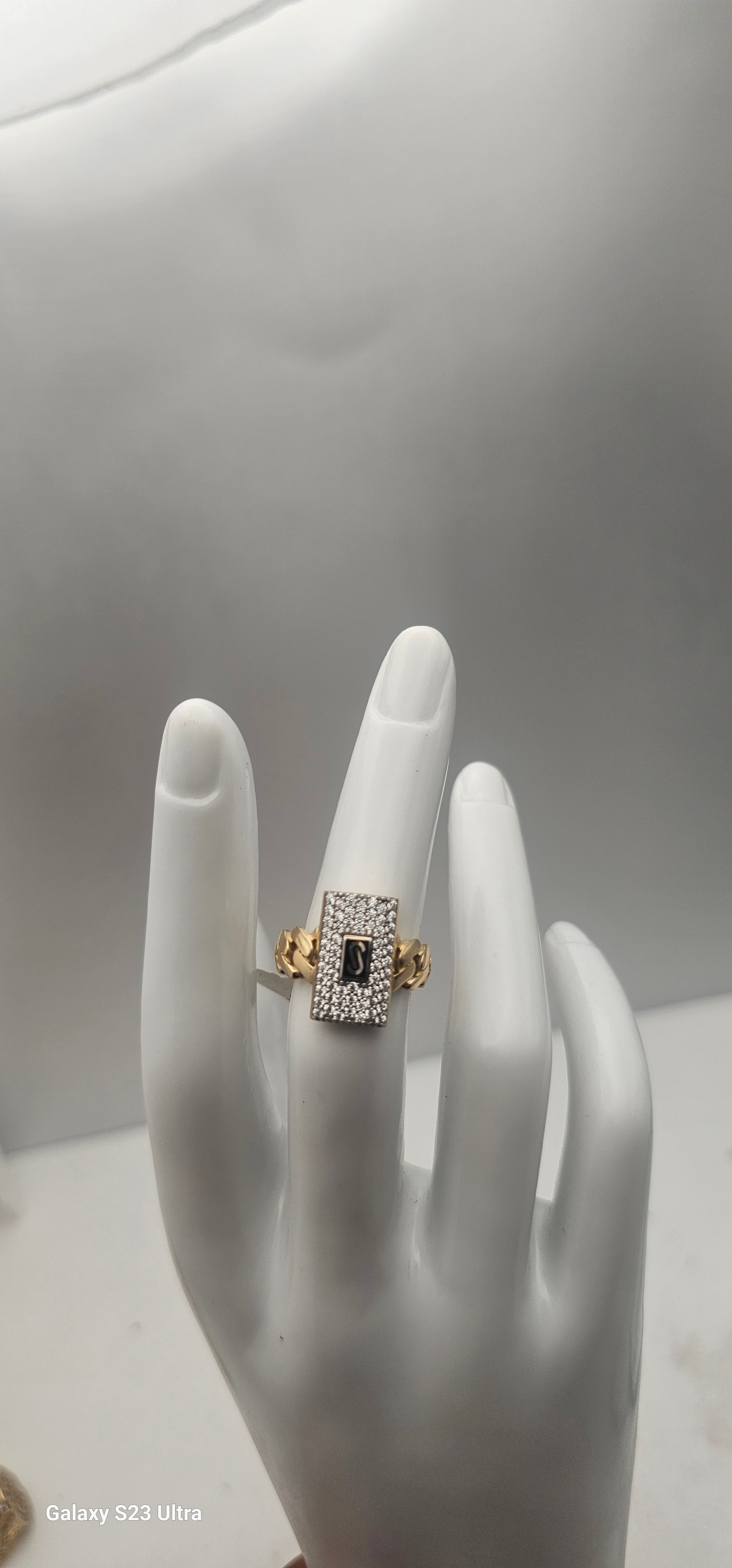 10KT Gold Monaco Style Ring – Size 7.2