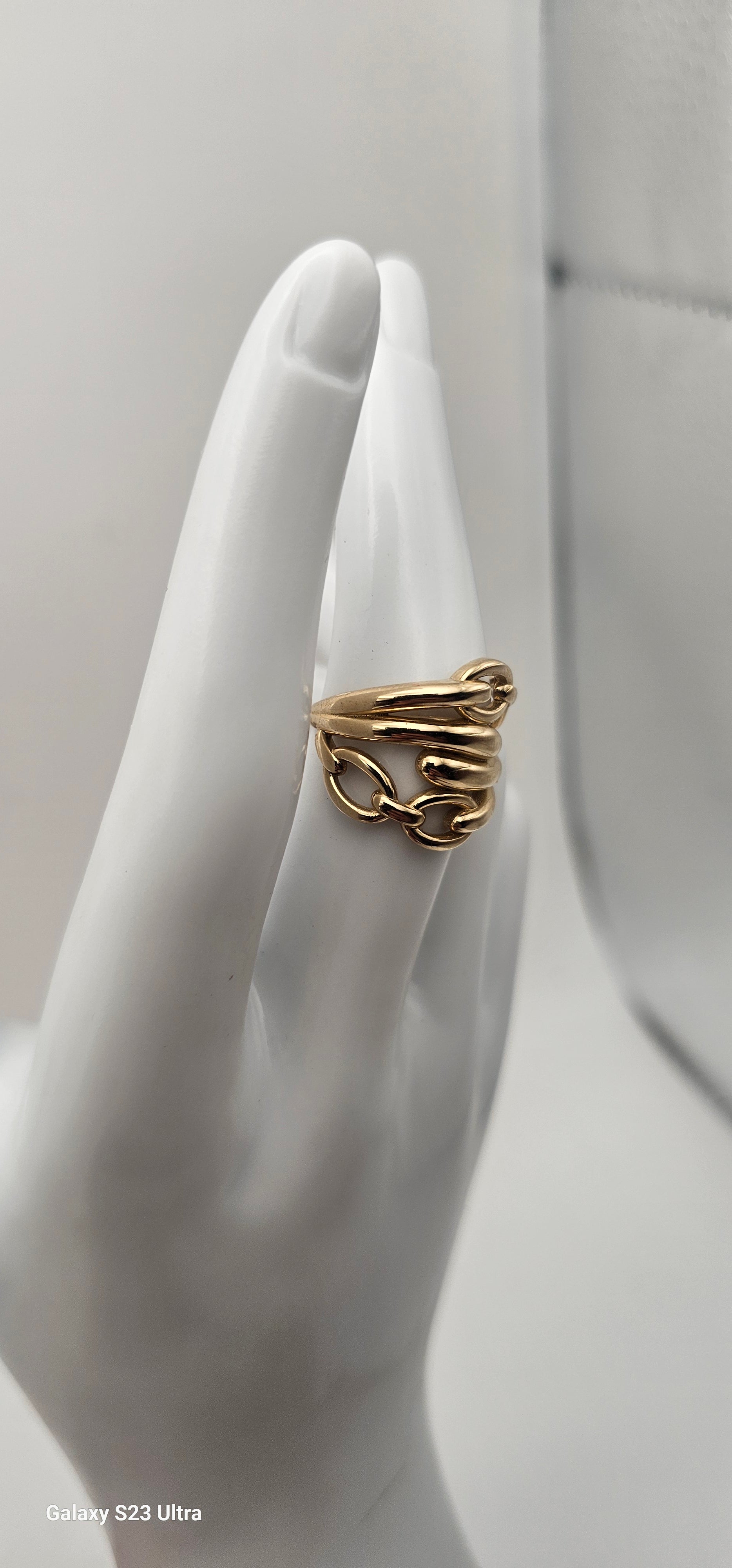 Beautiful ring 10 KT Zize 7